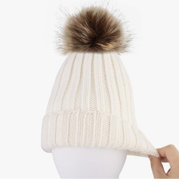 Womens white beanie with pom pom - Picture 1 of 2